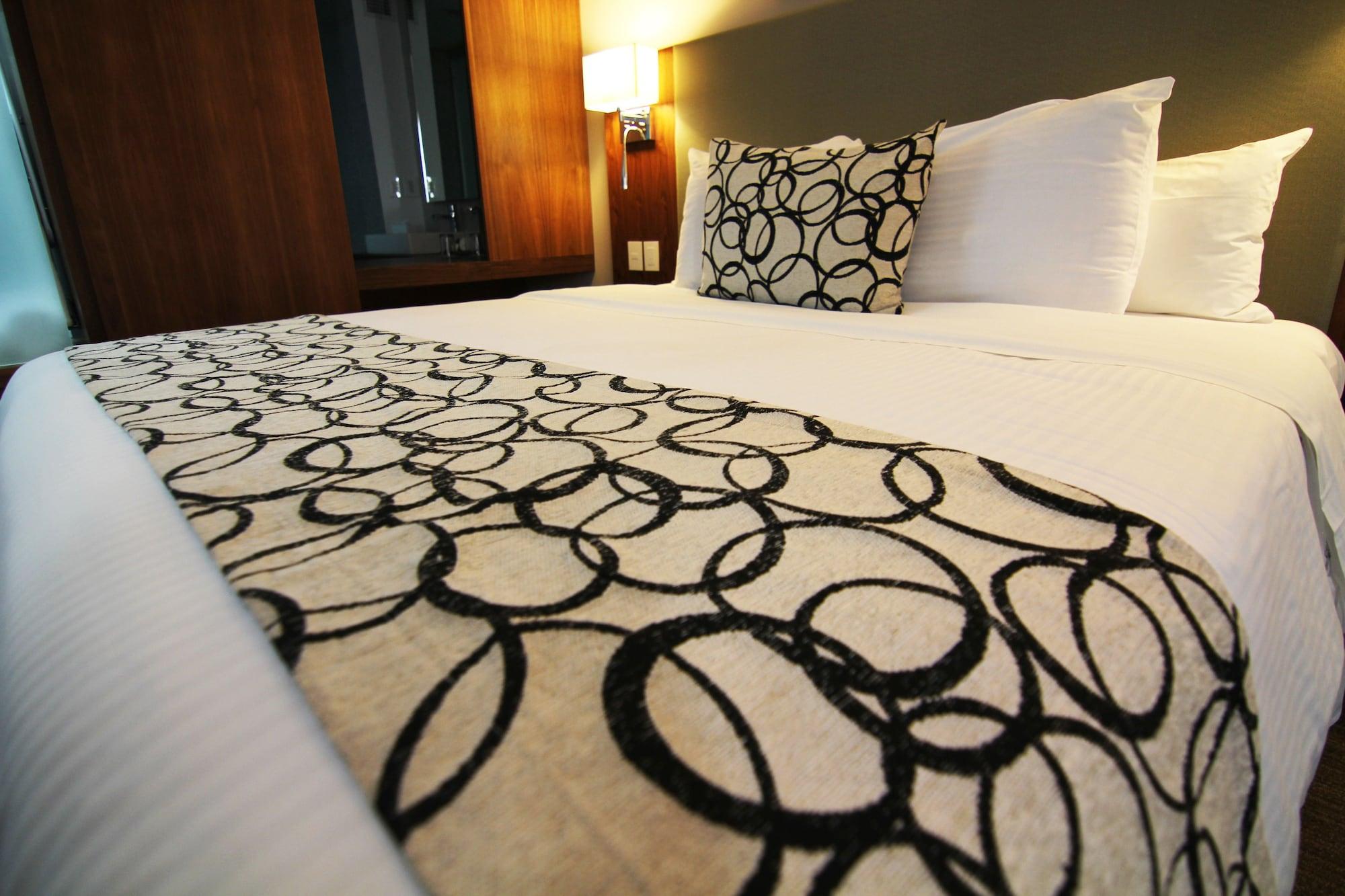 Casa Inn Premium Hotel Queretaro Miranda Buitenkant foto A bed runner
