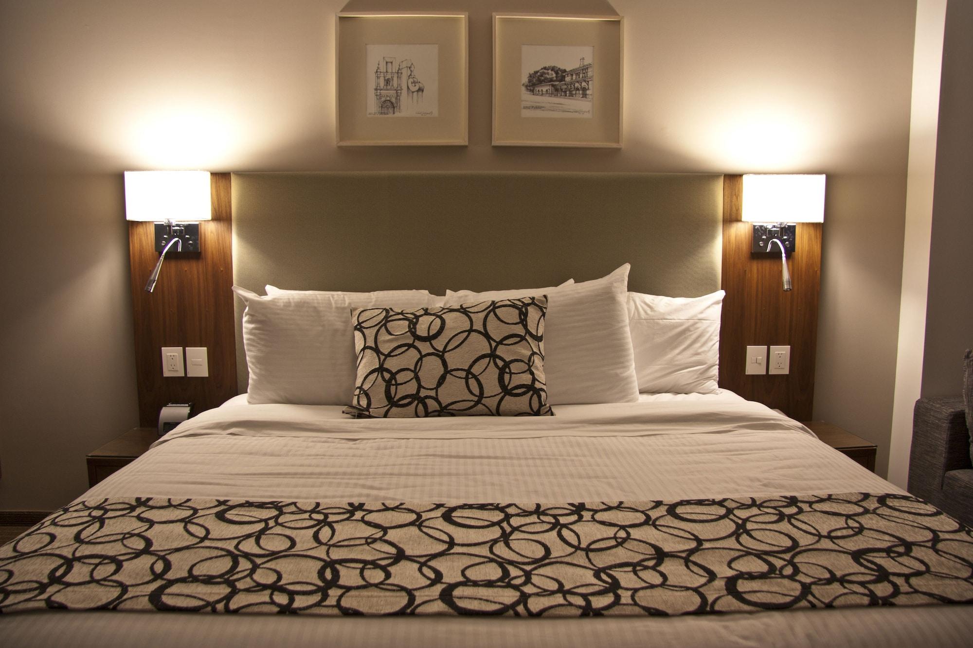 Casa Inn Premium Hotel Queretaro Miranda Buitenkant foto A bed