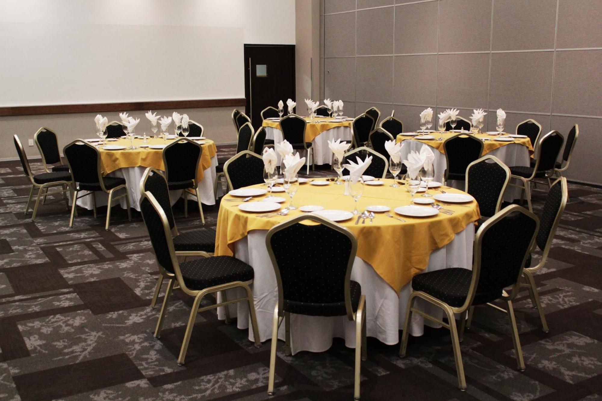 Casa Inn Premium Hotel Queretaro Miranda Buitenkant foto Banquet Hall