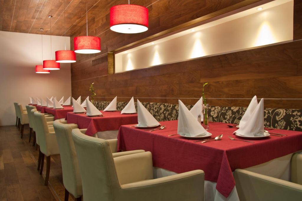 Casa Inn Premium Hotel Queretaro Miranda Buitenkant foto Restaurant interior