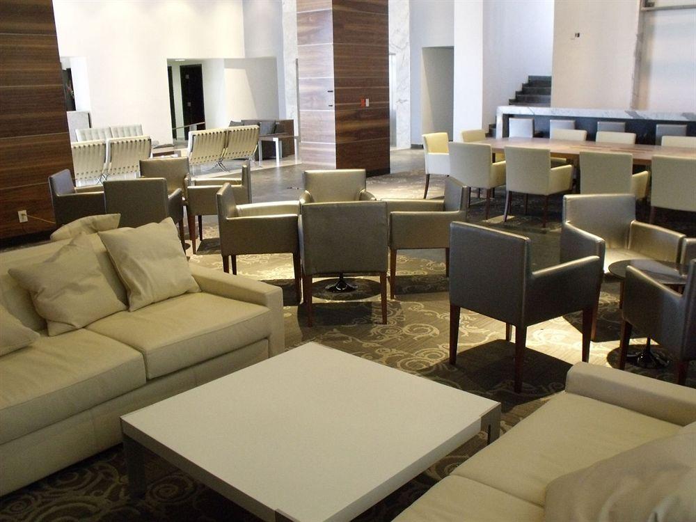 Casa Inn Premium Hotel Queretaro Miranda Buitenkant foto The lounge at the airport