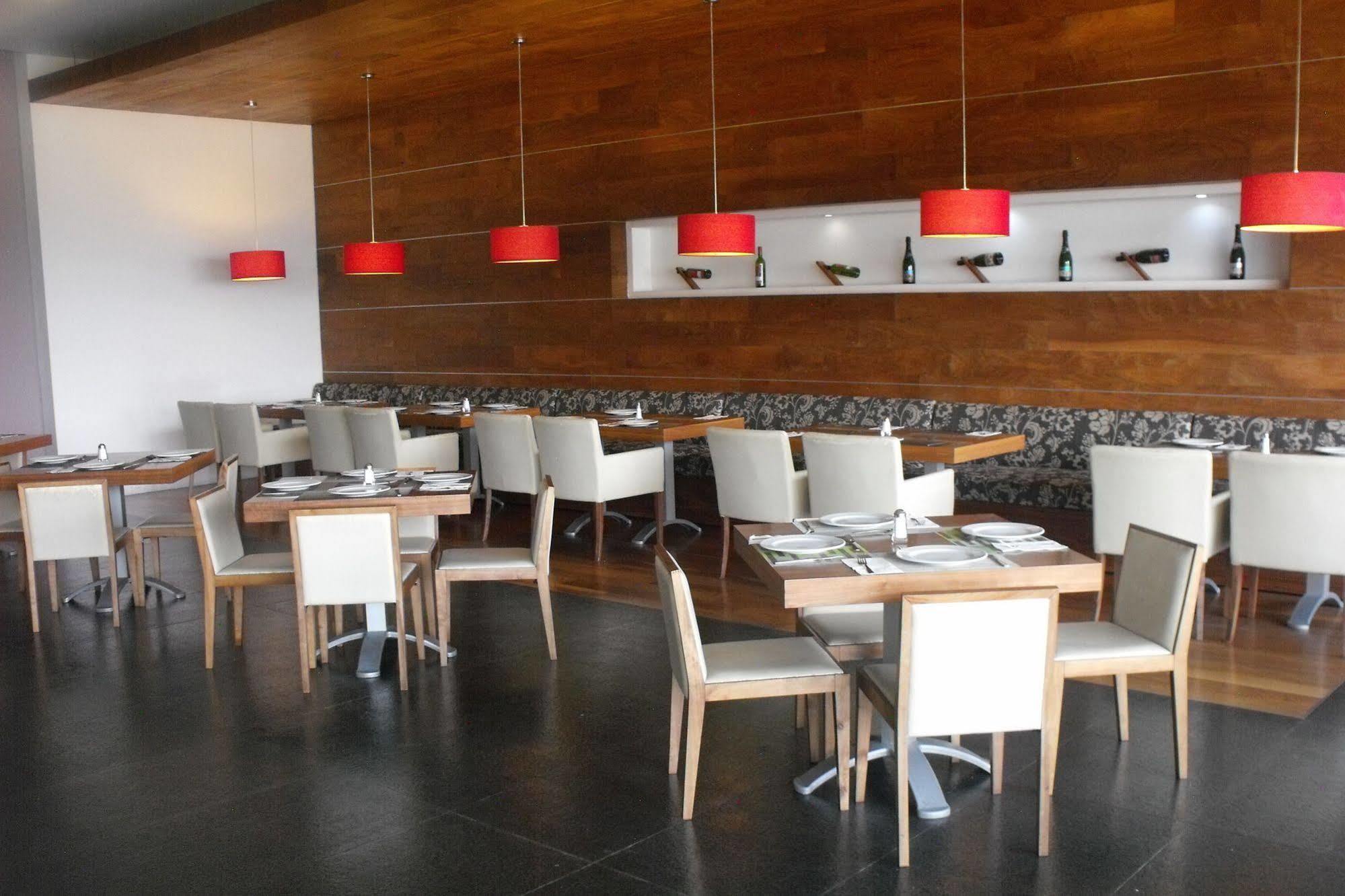 Casa Inn Premium Hotel Queretaro Miranda Buitenkant foto Restaurant at the hotel