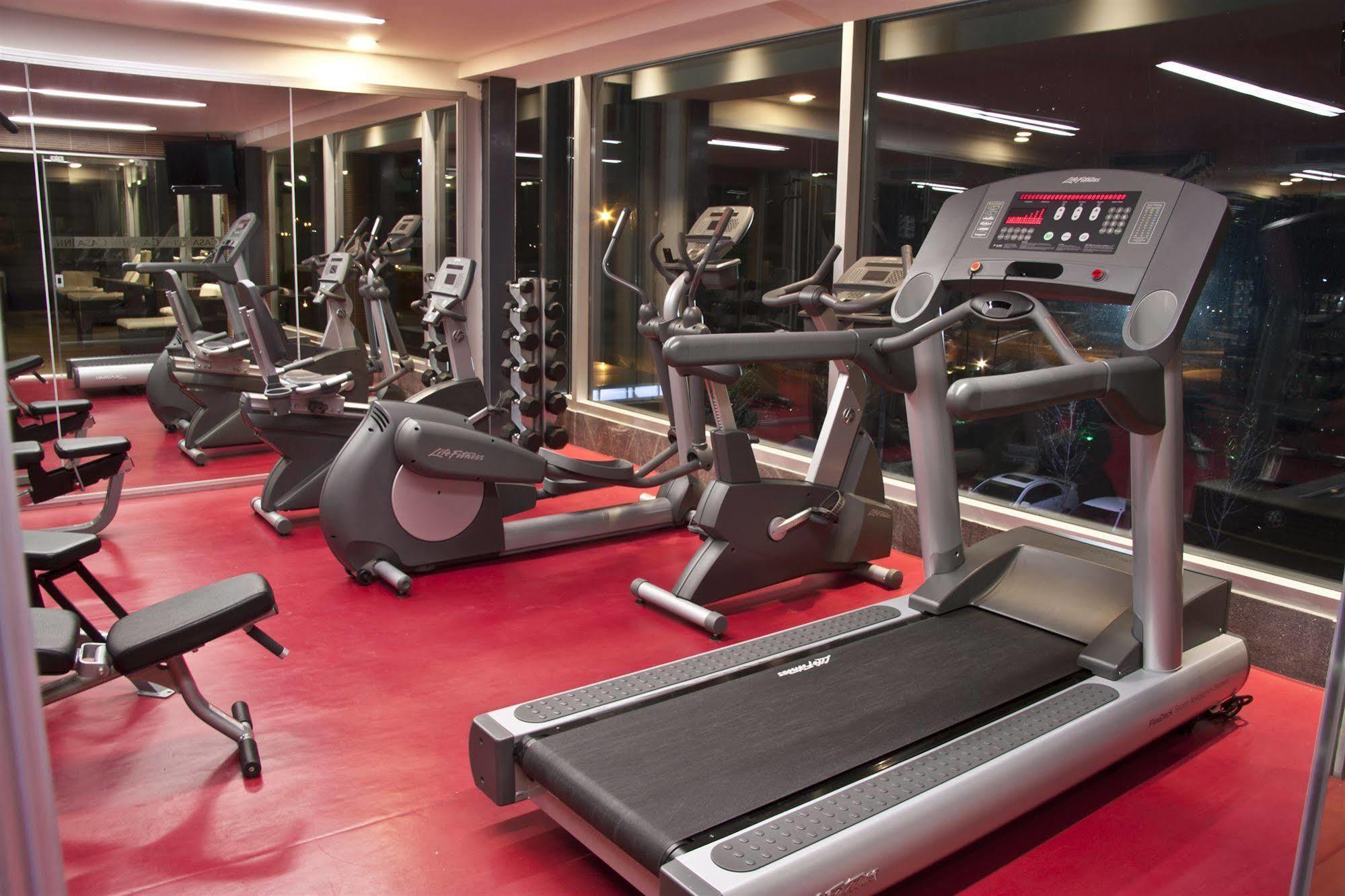 Casa Inn Premium Hotel Queretaro Miranda Buitenkant foto A treadmill